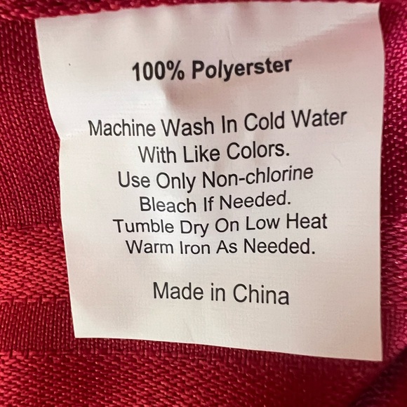 Boovet Living Red Square Tablecloth 52” x 52” Plaid Damask 100% Polyester NWOT - Picture 2 of 4